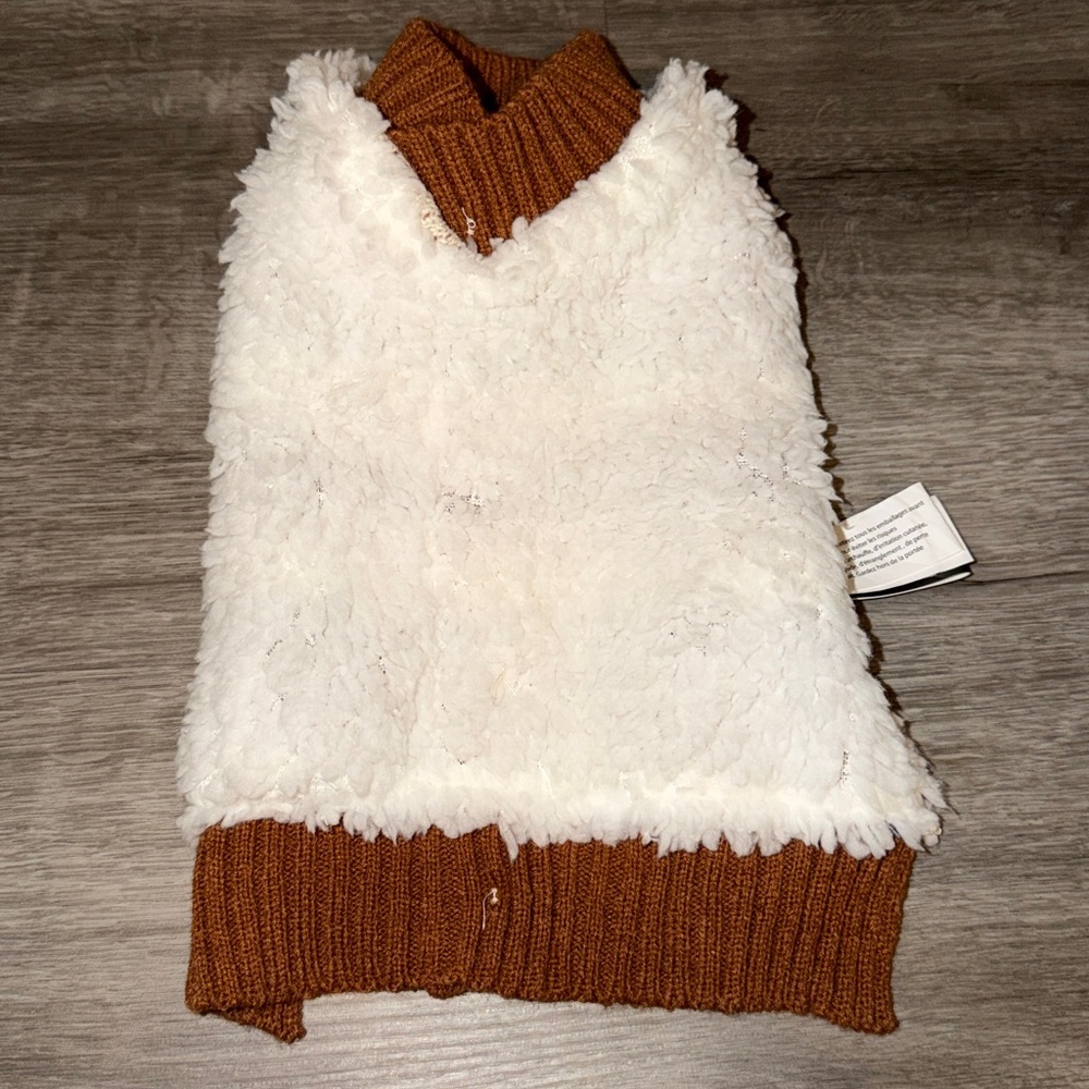 ❤️🔥Firm Price❤️🔥Brown and Cream Dog Sweater with Gingerbread Design - Picture 6 of 6